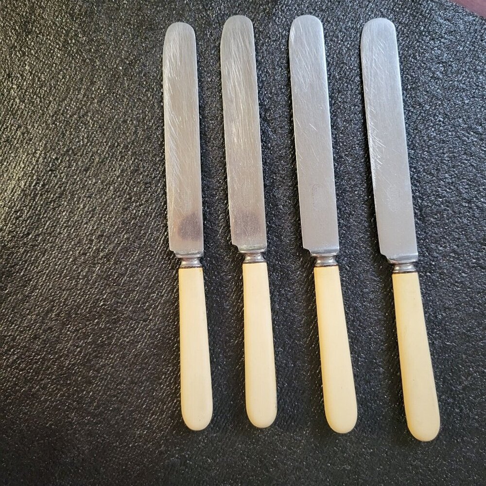 Set of 4 Vintage Universal Resistain Steel Bakelite Stainless Knives